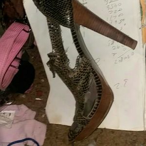 Jessica Simpson  alligator  stelleto  fabri